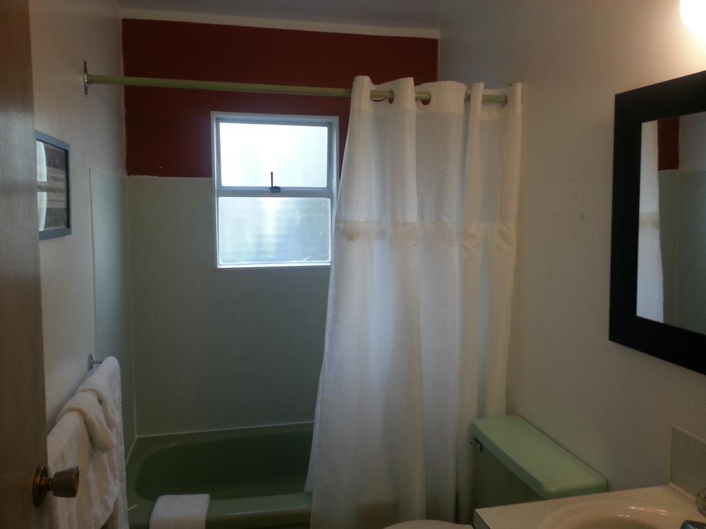 Edgewater Motel Campbell River Esterno foto